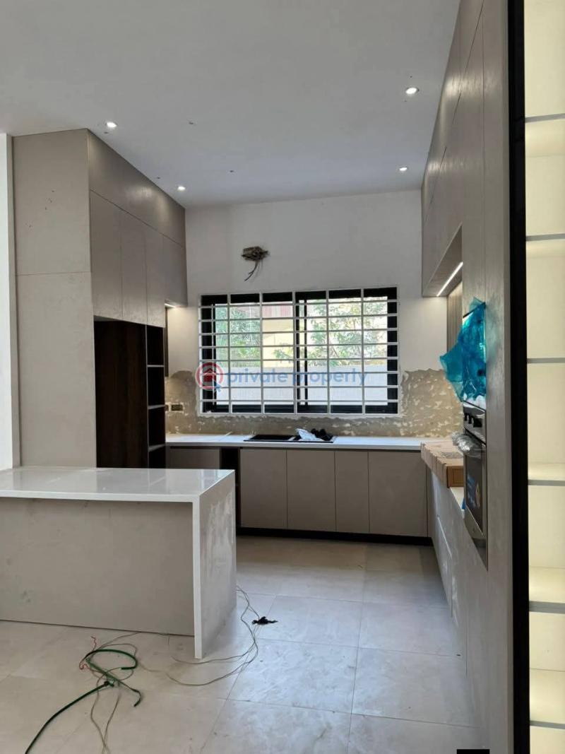 5 bedroom House For Sale Com 19 Spintex Accra - 4