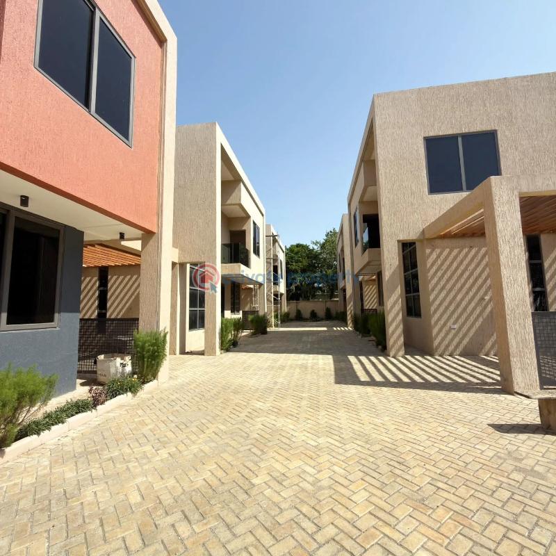 4 bedroom House For Sale East Airport Airport Residential Area Accra - 1