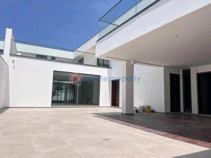 4 bedroom Townhouse For Rent Labone Labadi-Aborm Accra - 2
