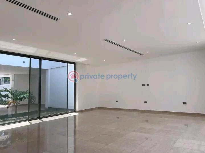 4 bedroom Townhouse For Rent Labone Labadi-Aborm Accra - 3