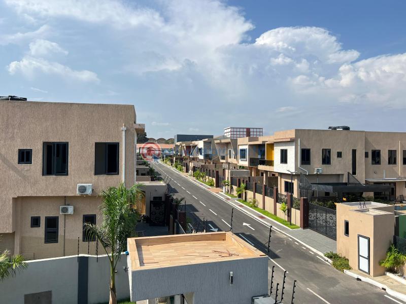 7 bedroom House For Sale Spintex Accra - 2