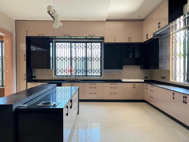 7 bedroom House For Sale Spintex Accra - 9