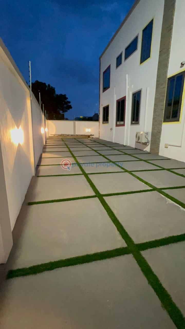 6 bedroom House For Sale Community 24 Tema Accra - 6