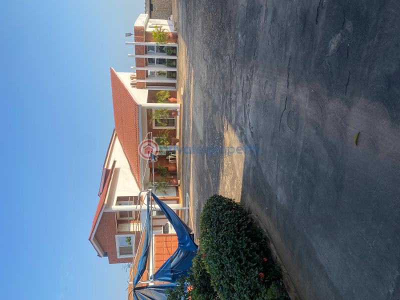 6 bedroom House For Sale Located Near Golden Door Tantra Hills Close To The Achimota Mall Accra - 1