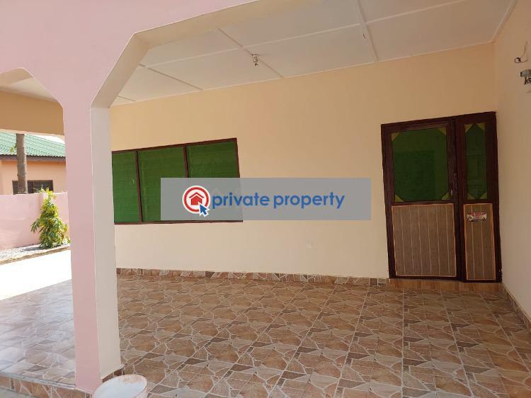2 bedroom Detached Bungalow For Sale &nbsp;amasaman Kutunse Accra Metropolitan  - 6
