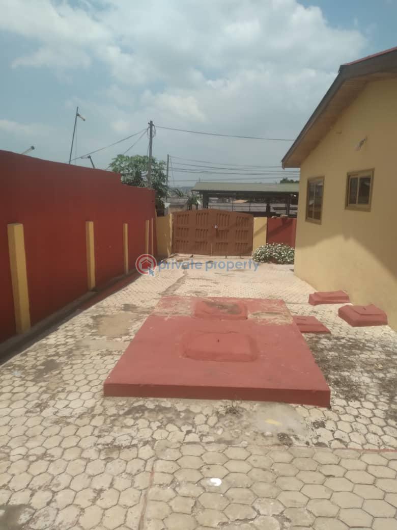 6 bedroom House For Sale Kfc Kwashieman Accra - 3