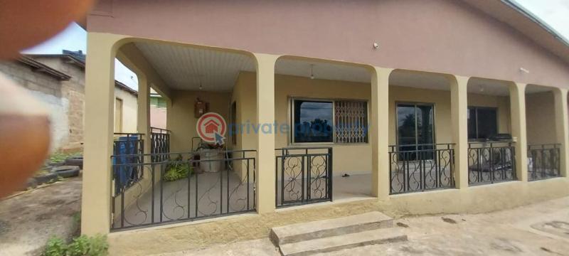 4 bedroom House For Sale Taifa Town Hostel Accra Metropolitan  - 5