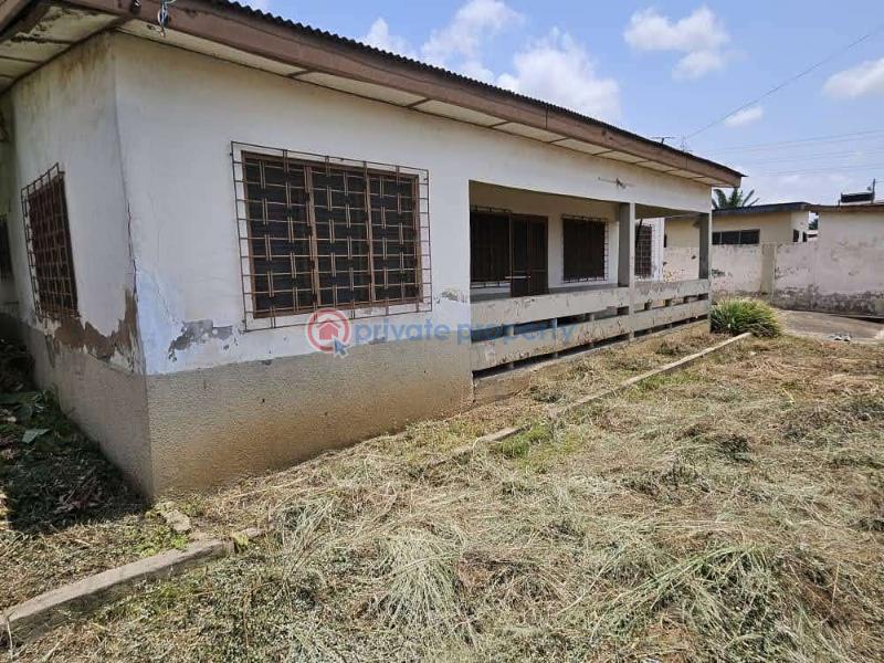 4 bedroom Detached Bungalow For Sale Abelemkpe Accra - 1