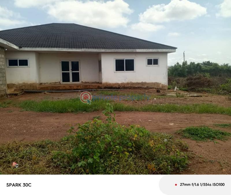 4 bedroom House For Sale Valley View University oyibi. Accra - 3