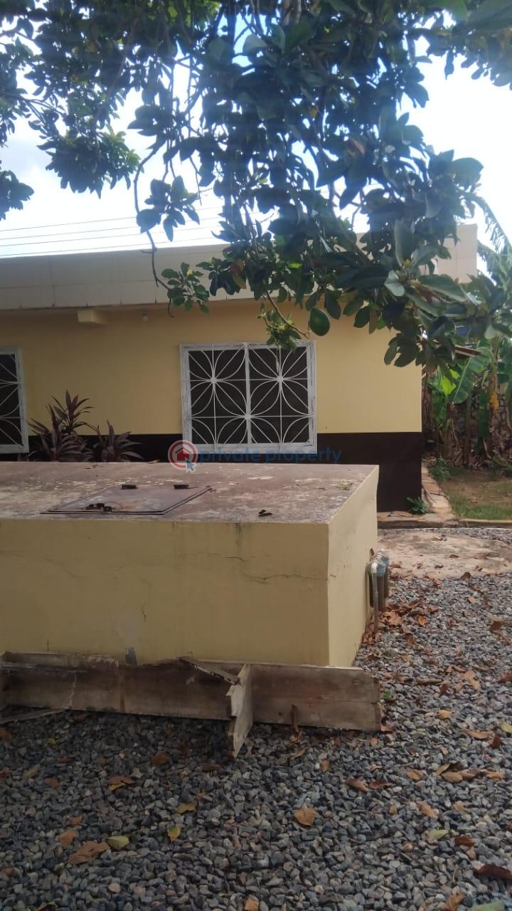 7 bedroom House For Sale Adenta Filling Station Area Adenta Adenta Municipal Accra - 4