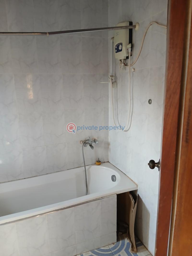 6 bedroom House For Sale Mary Lucy Hospital Awoshie Ga Central Municipal Accra - 3