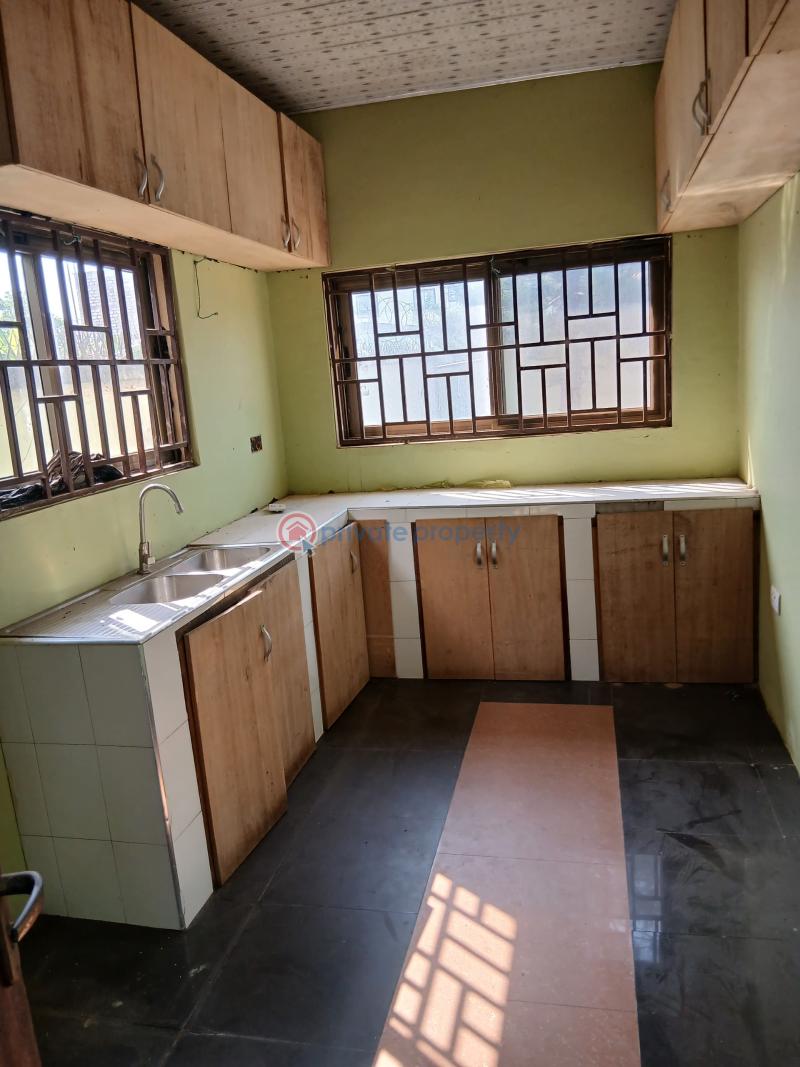 6 bedroom House For Sale Mary Lucy Hospital Awoshie Ga Central Municipal Accra - 10