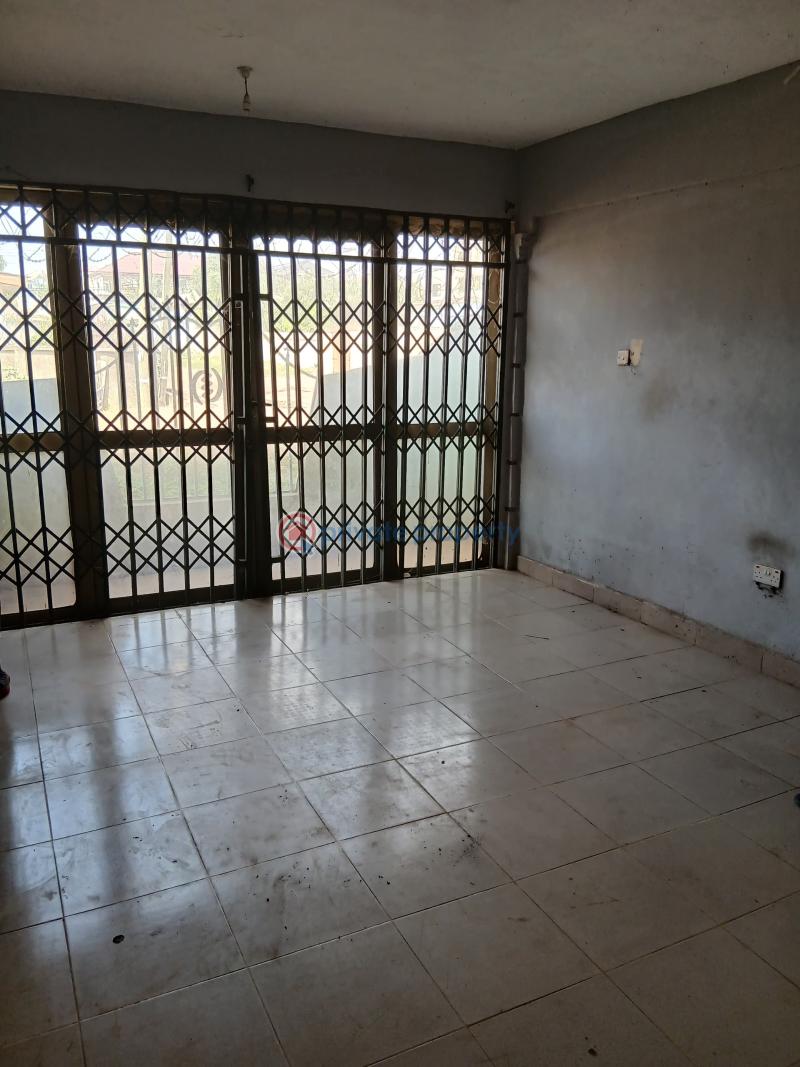 6 bedroom House For Sale Mary Lucy Hospital Awoshie Ga Central Municipal Accra - 4
