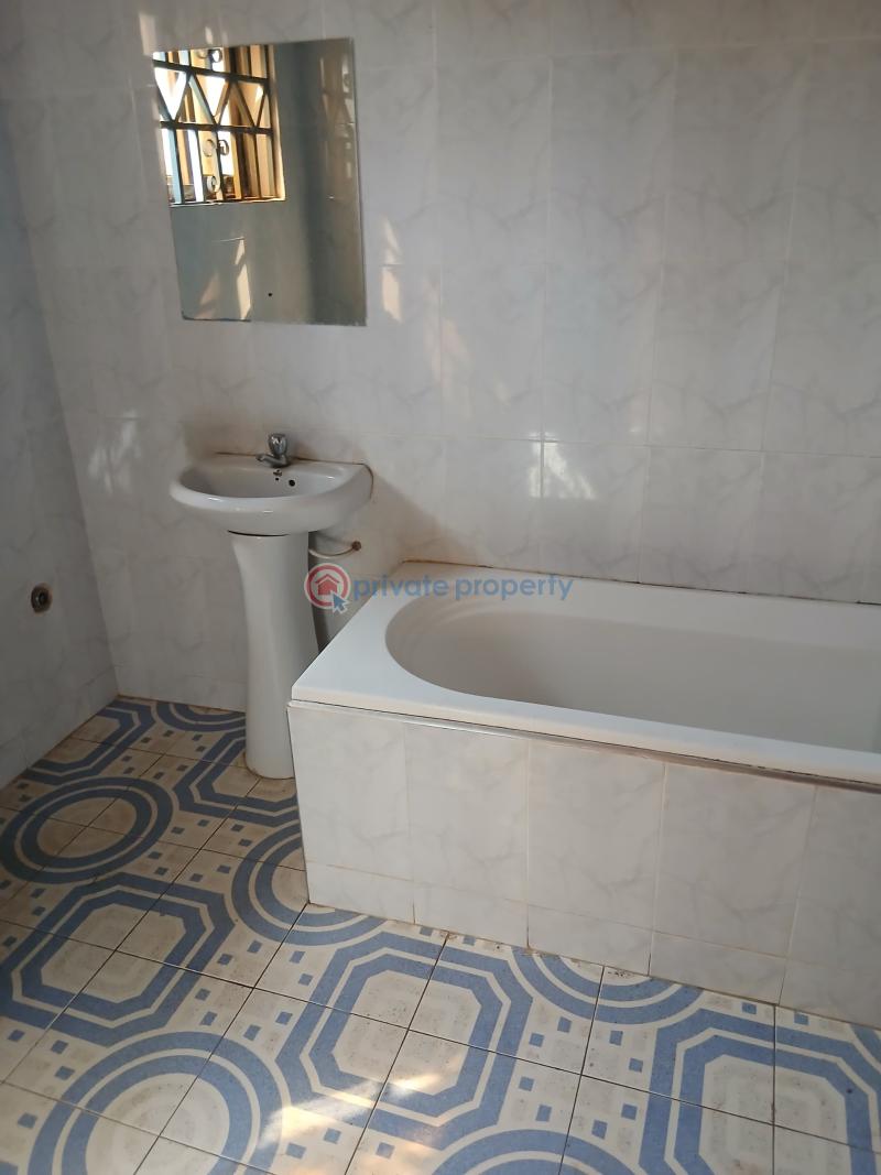 6 bedroom House For Sale Mary Lucy Hospital Awoshie Ga Central Municipal Accra - 11