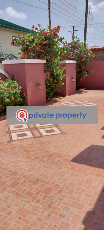 6 bedroom Detached Bungalow For Sale &nbsp;awoshie Mary Lucy Hospital Accra Metropolitan  - 1