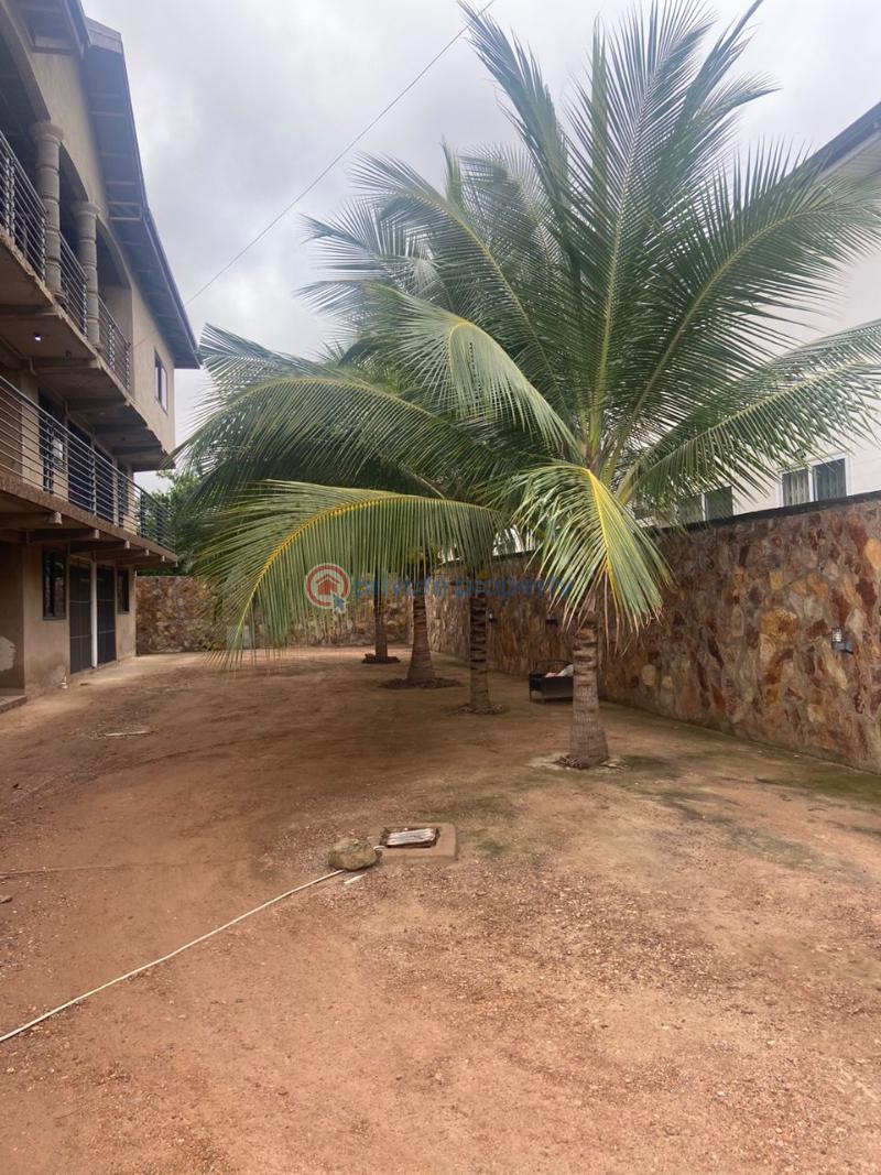 10 bedroom Block of Flats For Sale Old Ashongman Ashongman Ga East Municipal Accra - 4