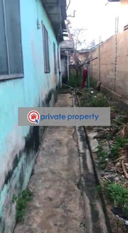 9 bedroom Detached Bungalow For Sale Accra New Town  - 2