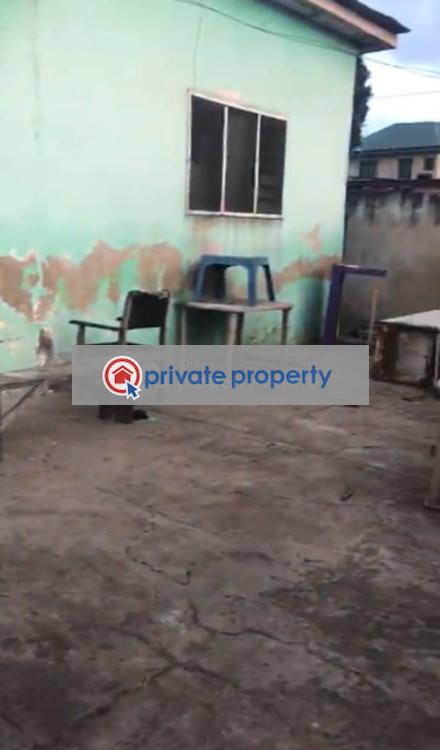 9 bedroom Detached Bungalow For Sale Accra New Town  - 3
