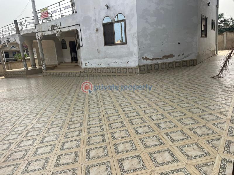 4 bedroom Detached Bungalow For Sale Gbawe Gravel Junction Area McCarthy Hill Ga South Municipal Accra - 14