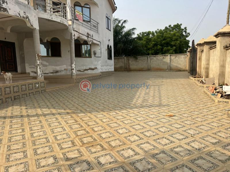 4 bedroom Detached Bungalow For Sale Gbawe Gravel Junction Area McCarthy Hill Ga South Municipal Accra - 9