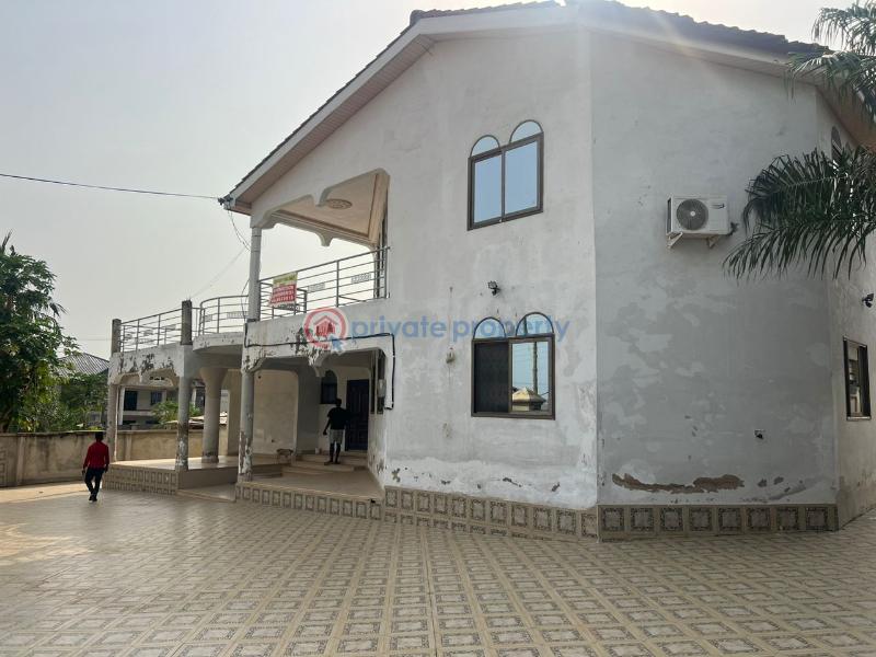 4 bedroom Detached Bungalow For Sale Gbawe Gravel Junction Area McCarthy Hill Ga South Municipal Accra - 13