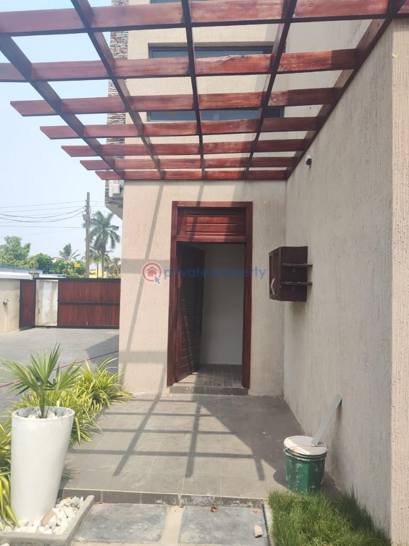 3 bedroom Townhouse For Sale Labone La Dade Kotopon Municipal Accra - 3