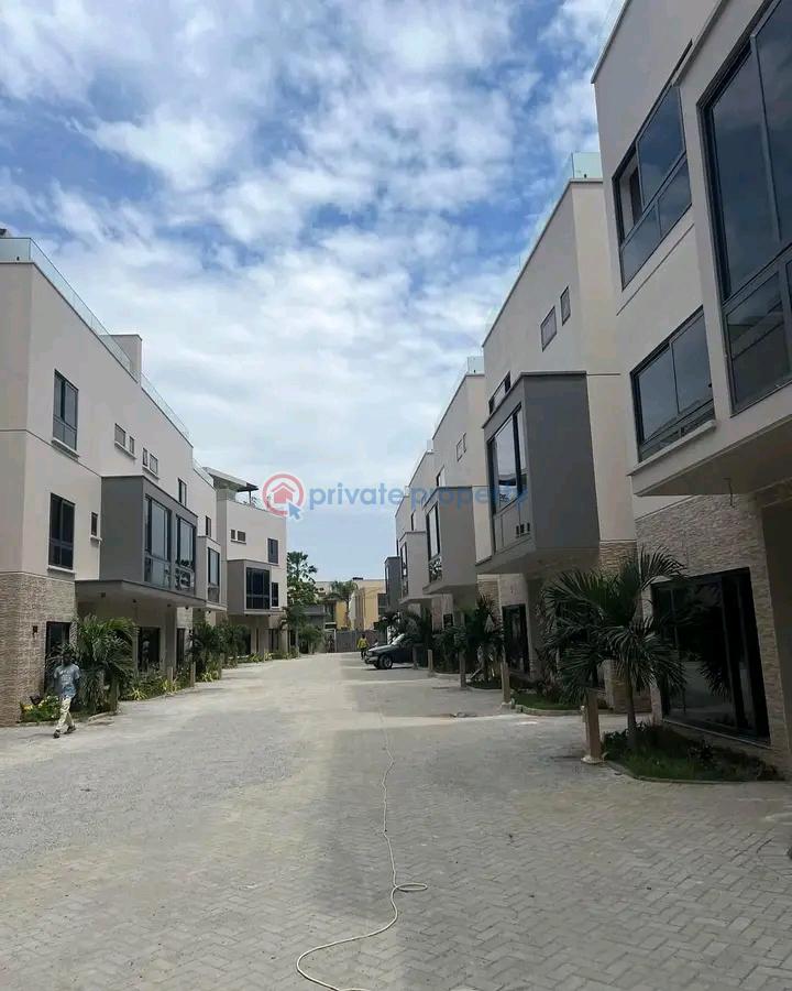 3 bedroom House For Sale Airport Residential Area Accra - 4