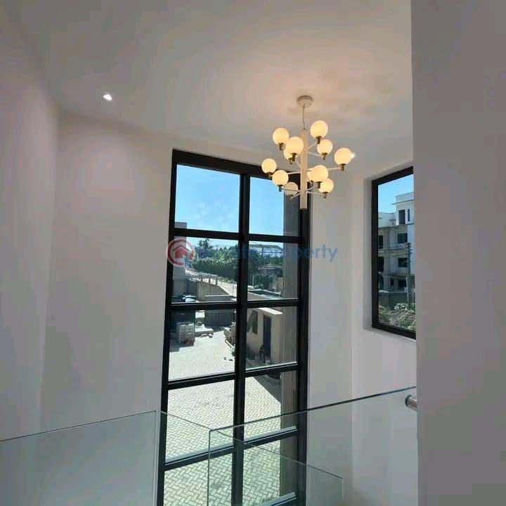 4 bedroom House For Sale East Airport Airport Residential Area Accra - 4