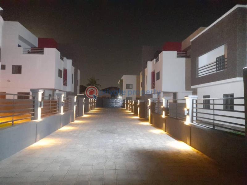 4 bedroom House For Sale Patang Road Adenta Municipal Accra - 3