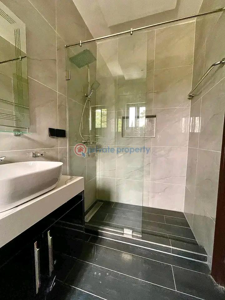 4 bedroom Townhouse For Rent Airport Residential Area Accra - 3