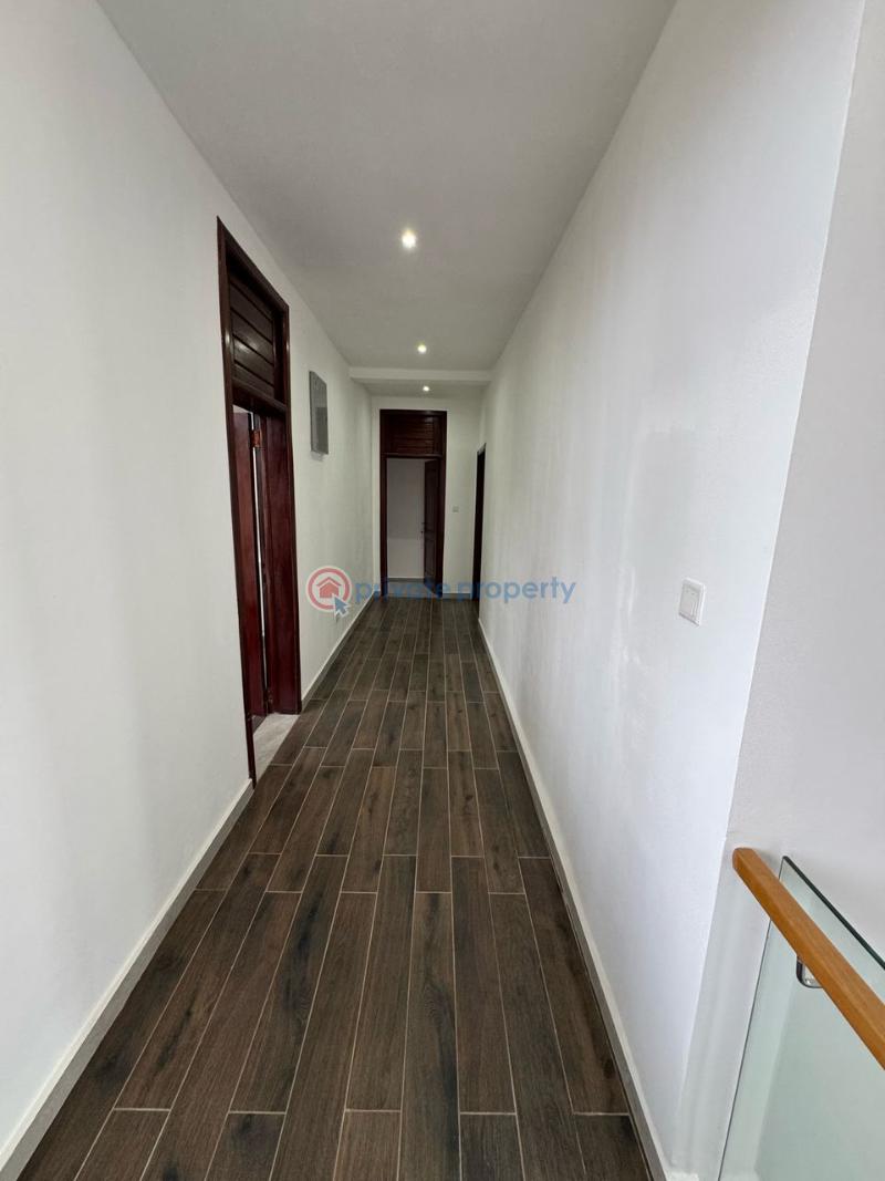 4 bedroom Townhouse For Sale Labone Labadi-Aborm Accra - 11