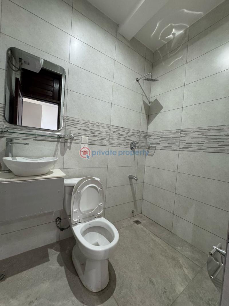 4 bedroom Townhouse For Sale Labone Labadi-Aborm Accra - 14