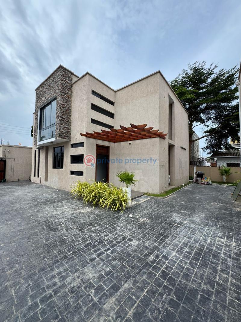 4 bedroom Townhouse For Sale Labone Labadi-Aborm Accra - 0