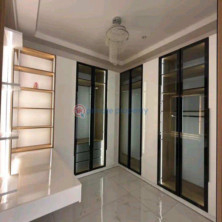 4 bedroom Townhouse For Sale East Airport Airport Residential Area Accra - 13