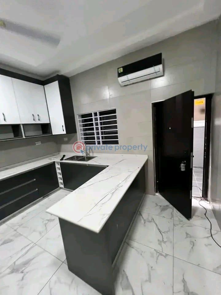 5 bedroom Townhouse For Sale Achimota Accra - 2