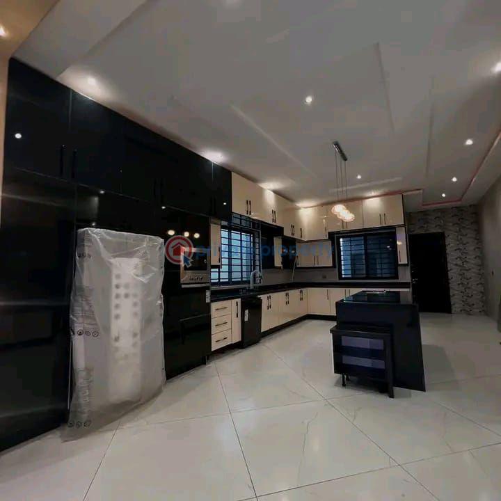5 bedroom Townhouse For Sale East Airport Airport Residential Area Accra - 8