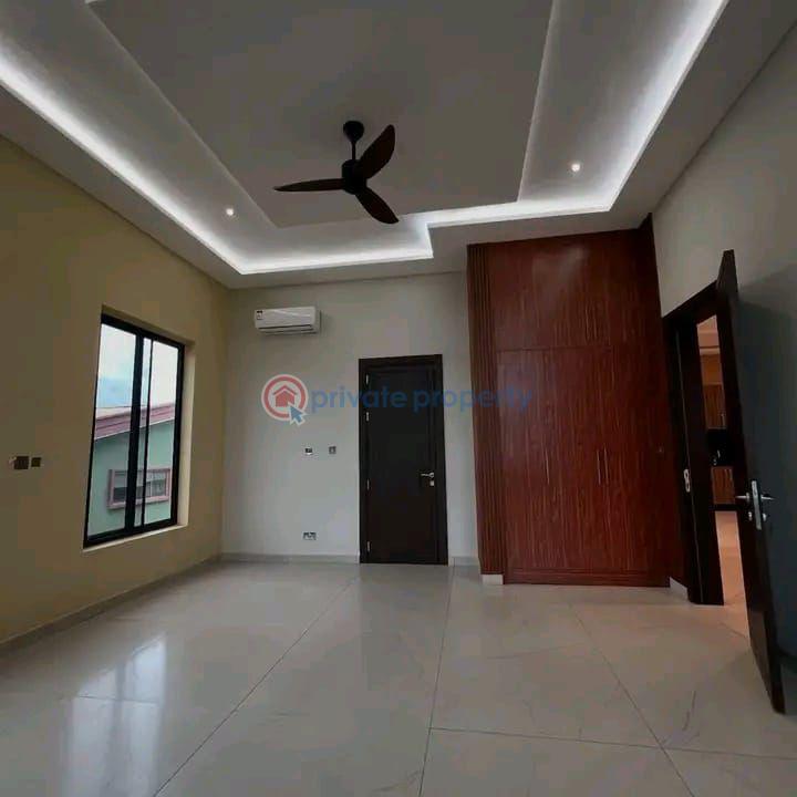 5 bedroom Townhouse For Sale East Airport Airport Residential Area Accra - 9