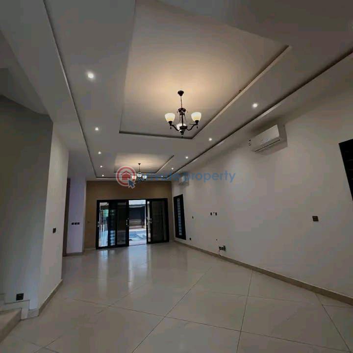 5 bedroom Townhouse For Sale East Airport Airport Residential Area Accra - 13