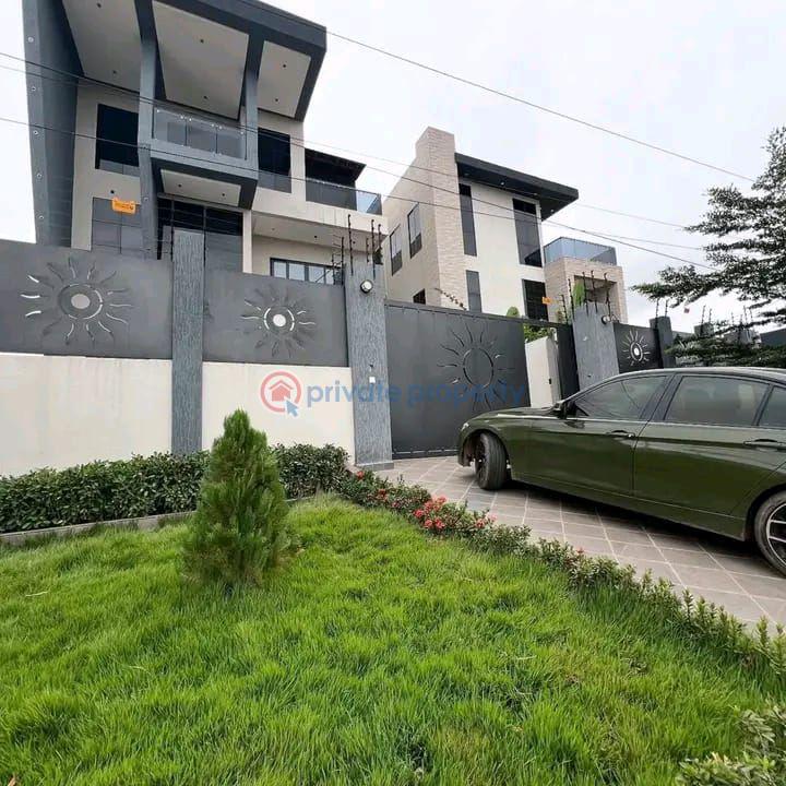 5 bedroom Townhouse For Sale East Airport Airport Residential Area Accra - 0