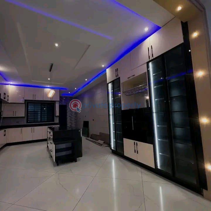 5 bedroom Townhouse For Sale East Airport Airport Residential Area Accra - 11
