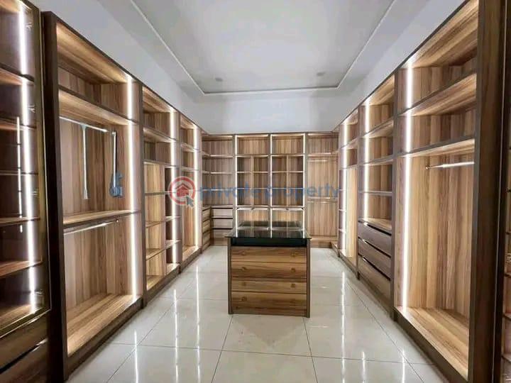 5 bedroom Townhouse For Sale East Airport Airport Residential Area Accra - 6