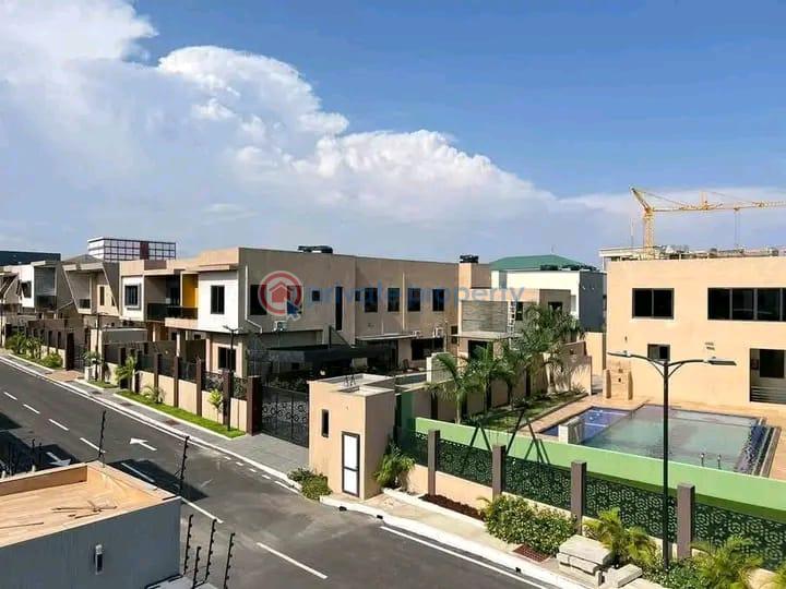 5 bedroom Townhouse For Sale East Airport Airport Residential Area Accra - 11