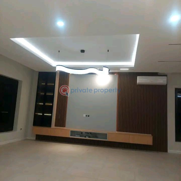 5 bedroom Townhouse For Sale East Airport Airport Residential Area Accra - 2