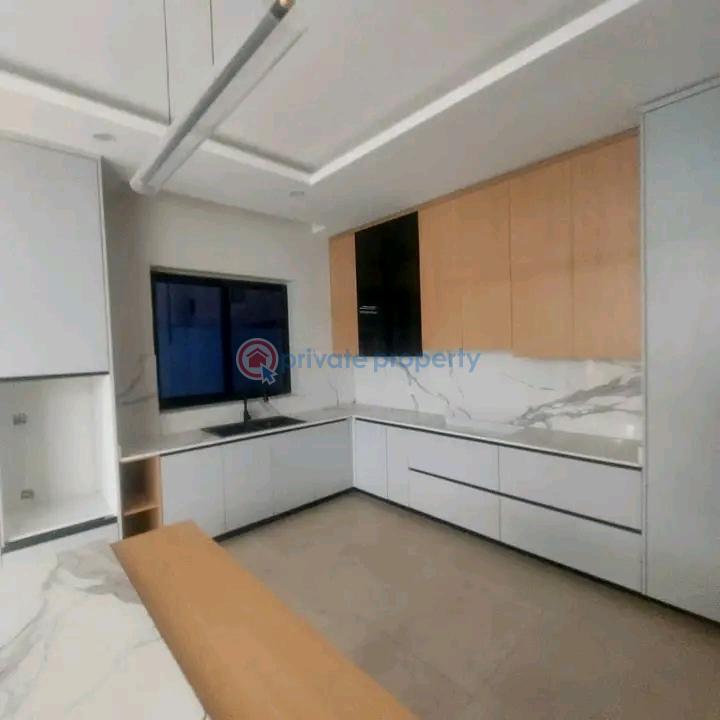 5 bedroom Townhouse For Sale East Airport Airport Residential Area Accra - 5