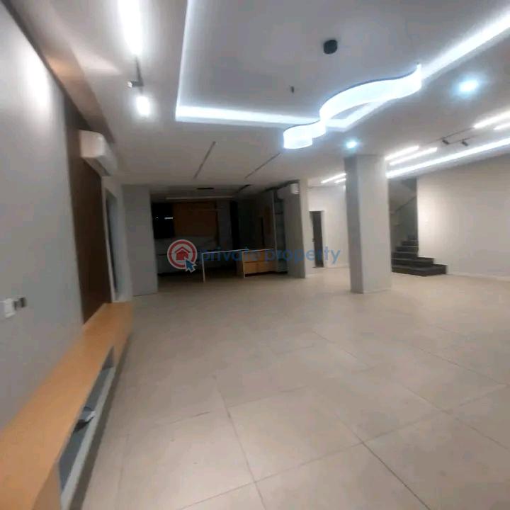 5 bedroom Townhouse For Sale East Airport Airport Residential Area Accra - 4