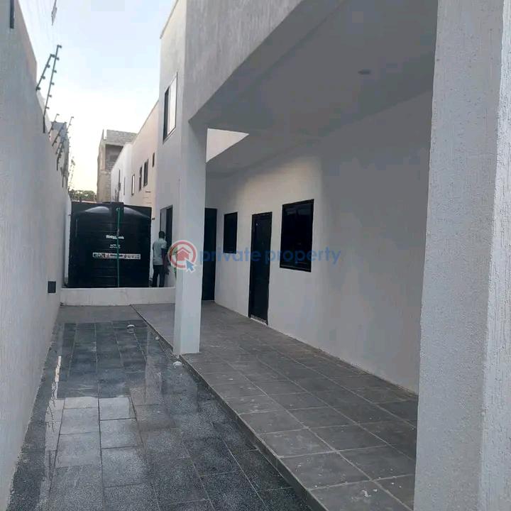 5 bedroom Townhouse For Sale East Airport Airport Residential Area Accra - 3