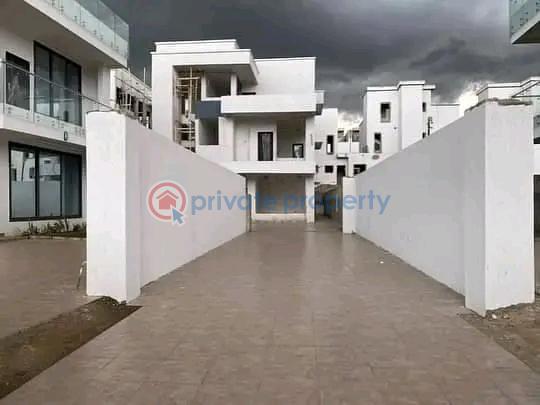 5 bedroom Townhouse For Sale Airport Residential Area Accra - 2