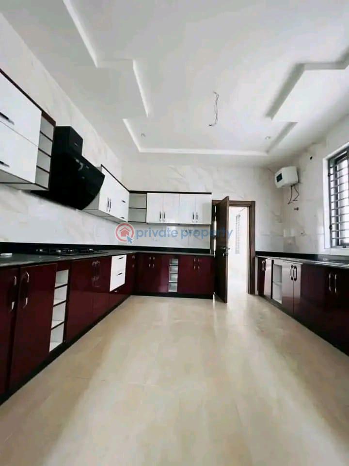 5 bedroom Townhouse For Sale East Airport Airport Residential Area Accra - 4