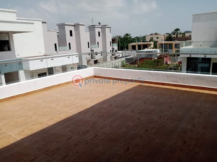 5 bedroom Townhouse For Sale North Ridge Accra - 1