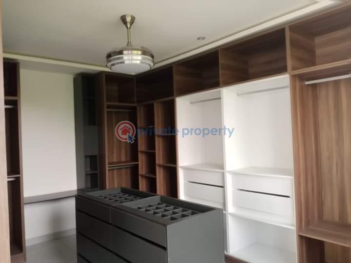 5 bedroom Townhouse For Sale North Ridge Accra - 6